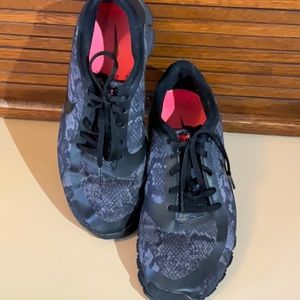 Nike black snake skin sneakers! Size 10